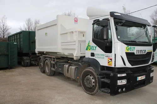 Location et transport de bennes en Aveyron par Gély et Fils